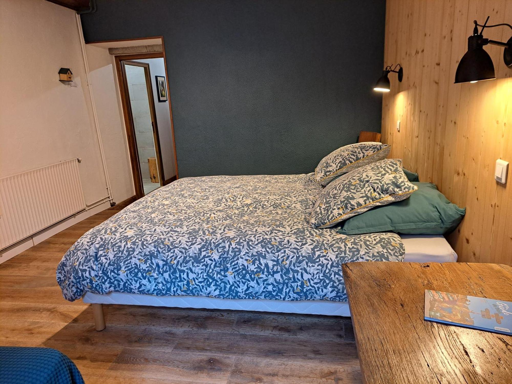 Le Sareymond Bed & Breakfast Menee Luaran gambar
